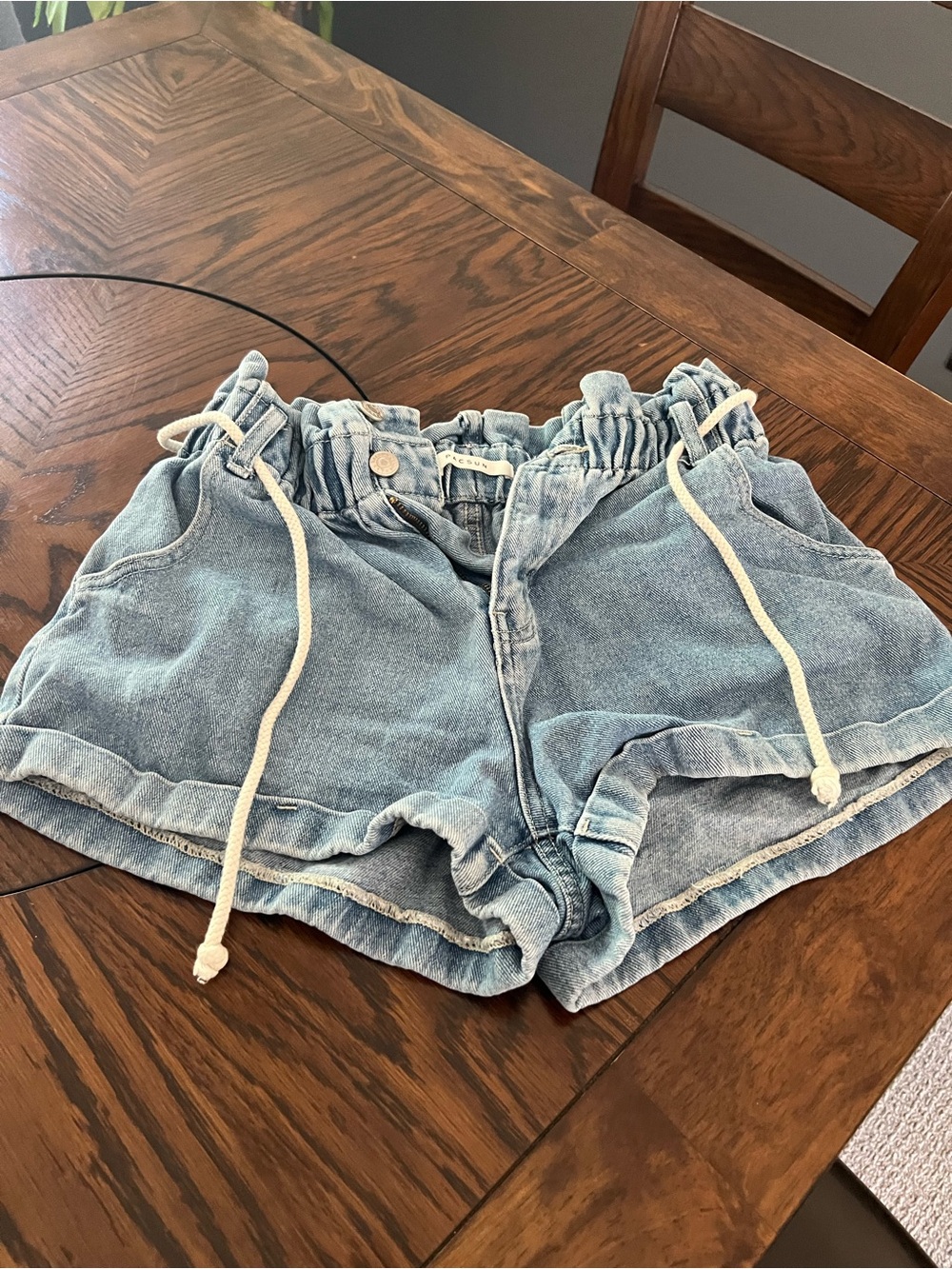 PacSun Mom High Rise Women's Size M Blue Light Wash Denim Shorts Pockets Draw678